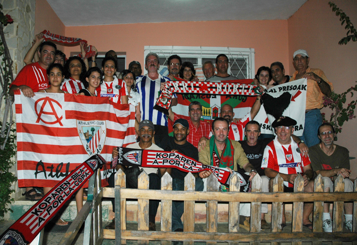 La Peña del Athletic de Cuba en la comida celebrada tras la Asamblea de Balance (foto: Mikel Marotta)